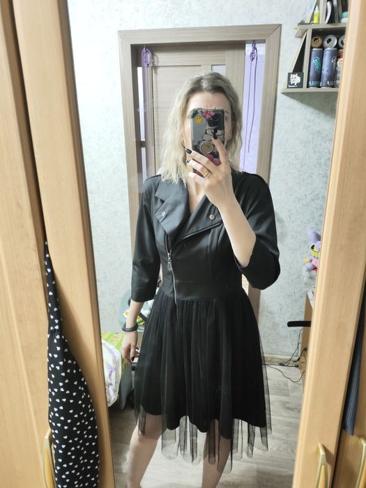 Платье чёрное с замком