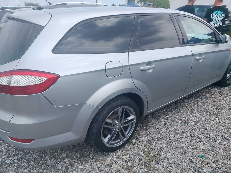 Masina Ford mondeo