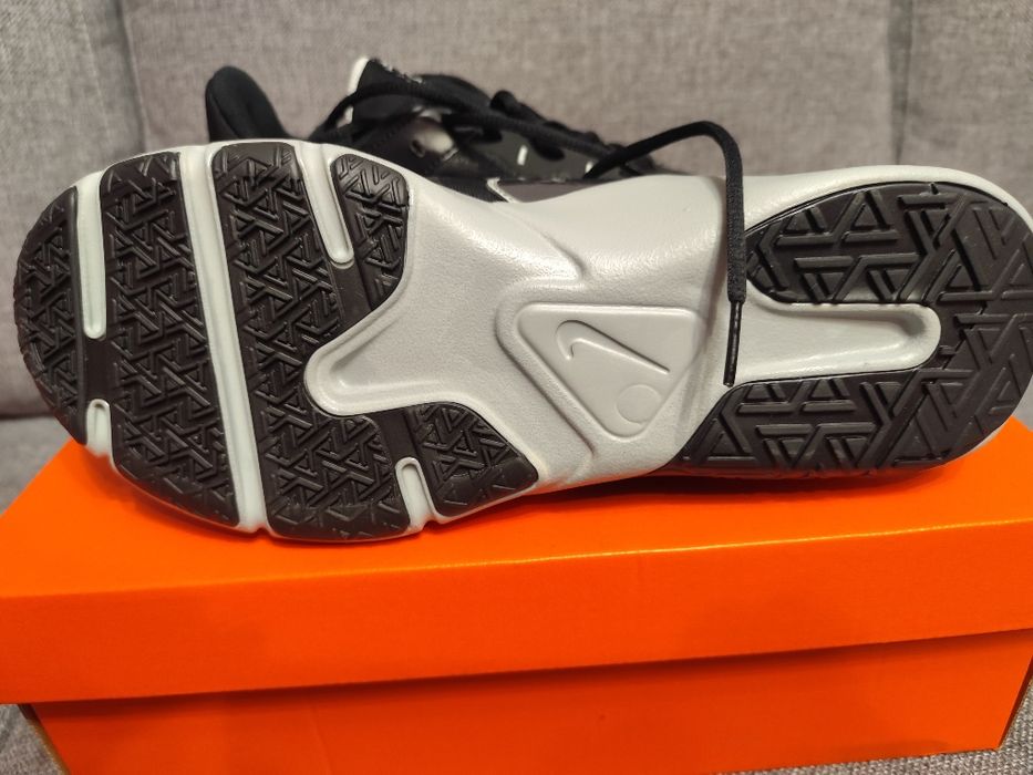 Мартонки Nike legend essential 2 и Air Zoom