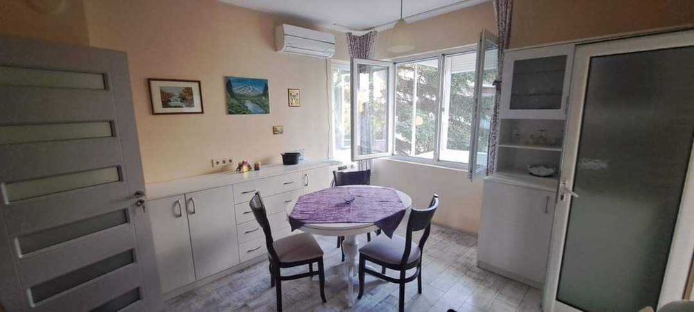 Дава се под наем Двустаен апартамент в Бургас, Център - 60 кв.м за 510 € - Снимка #3