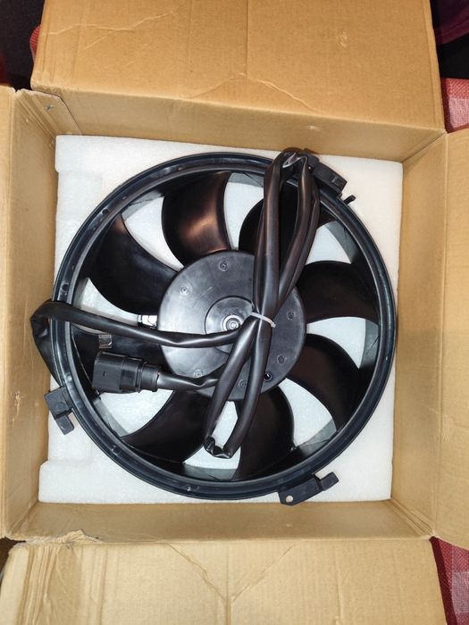 Vând ventilator radiator MAGNETI MARELLI  nou