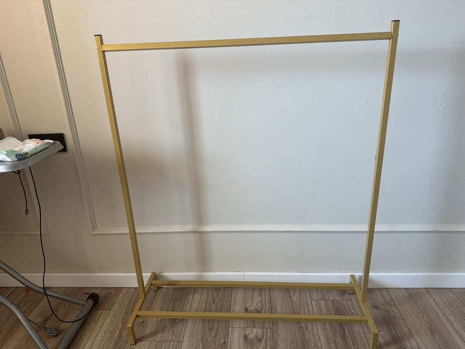 Продам вешалку стойку