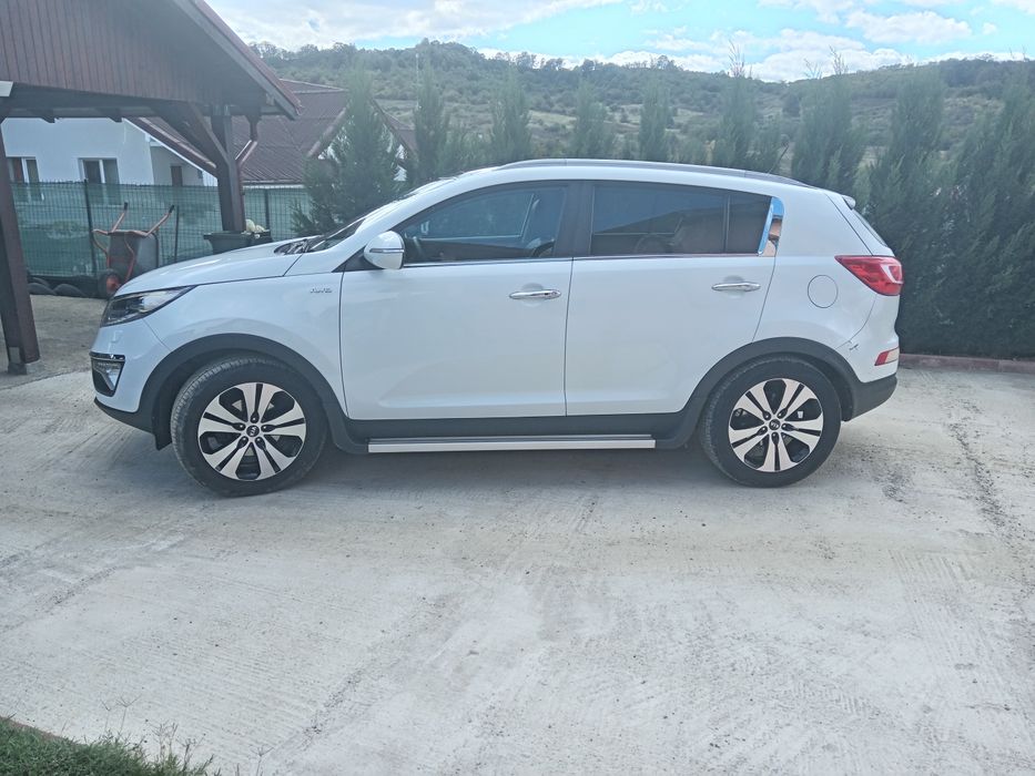 KIA SPORTAGE 4X4 Automata 184 CP  Euro 5 Navi Piele Xenon