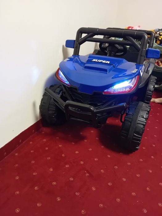 Vând mașină electrică pentru copii