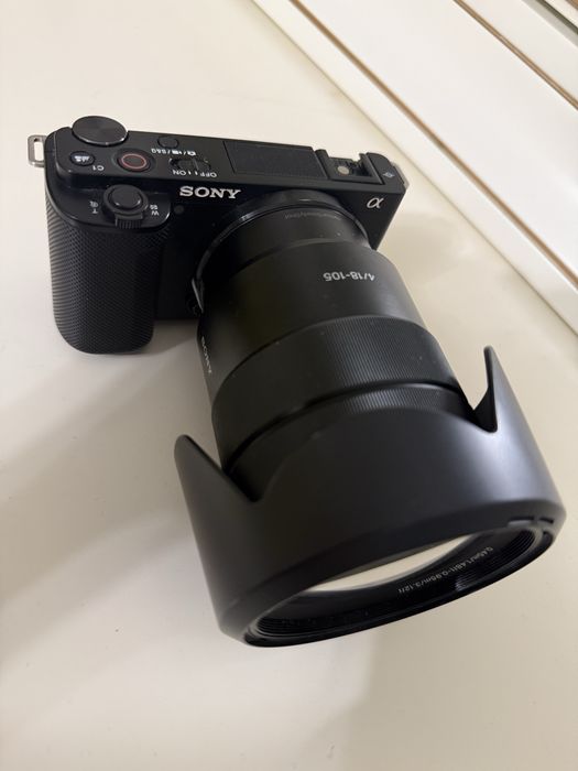 Продам Sony ZV-E10 + Sony E PZ 18–105mm F4 G OSS
