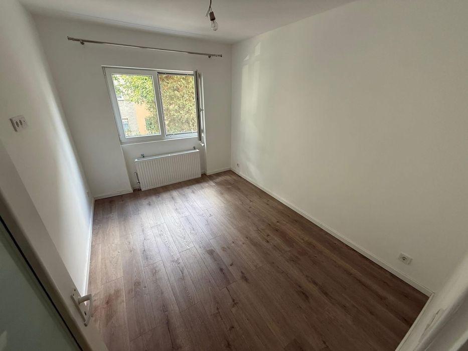 Ofer spre închiriere Apartament 3 camere  + zona de luat masa Etaj 1