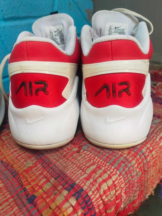 Adidasi noi si sh stare f. buna nr. 42.