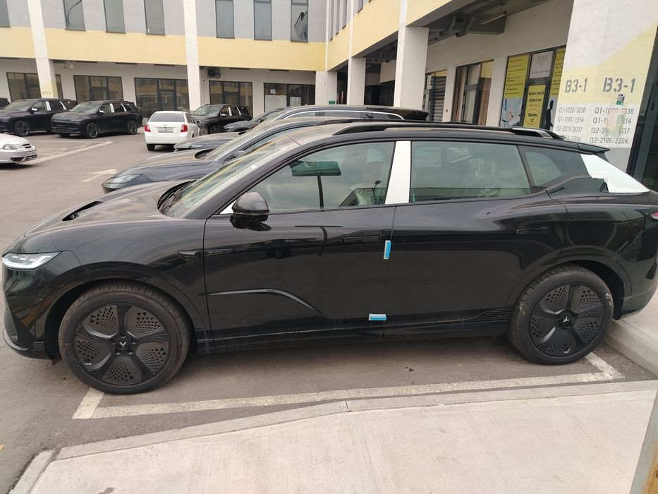 Voyah courage elektro 4 AWD, eng fuli  razgon 4.9 c , rus tili bonus