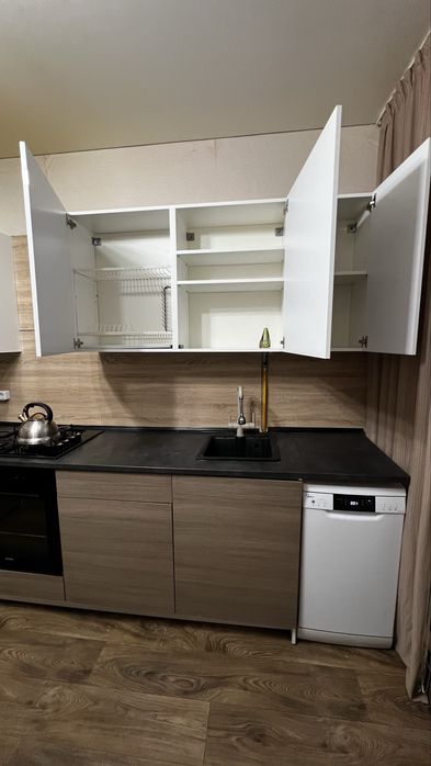 Продам кухонный гарнитур с техникой