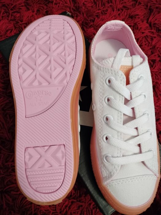Vând Încălțăminte Converse