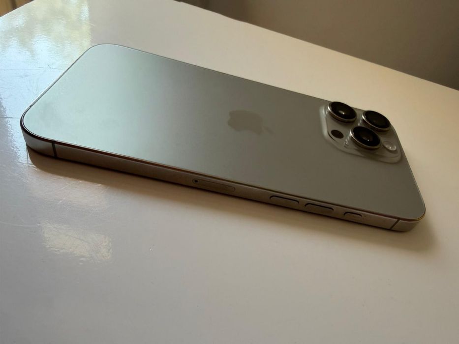 Vand iphon 16 pro max  256gb silver