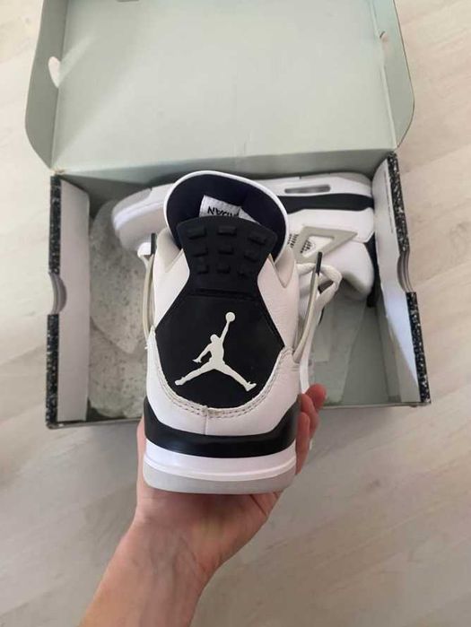 * NOU* Jordan 4 Military Black