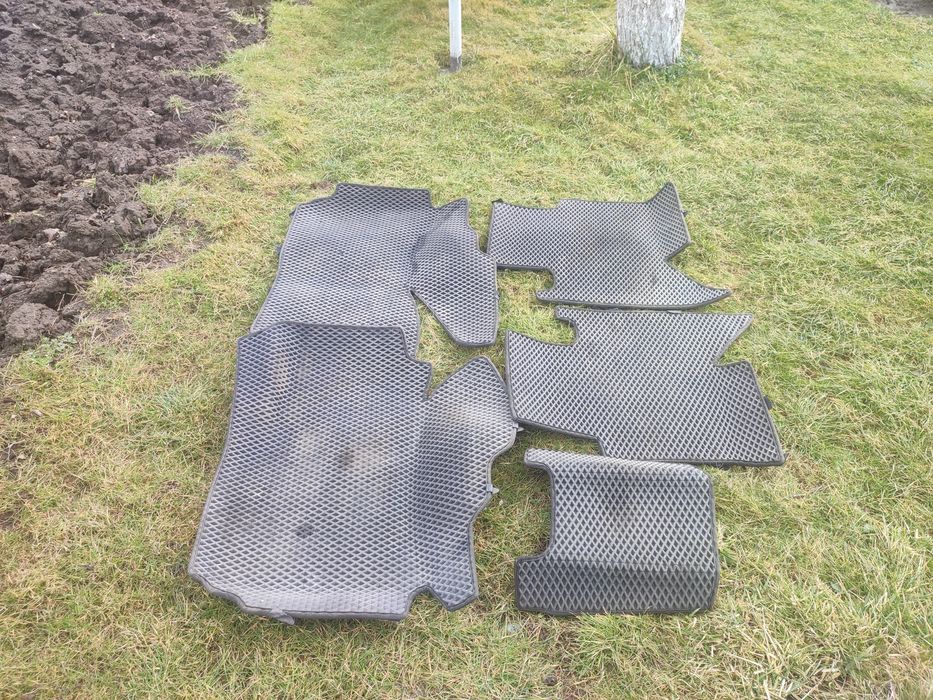 Продам коврики Ева на ХайЛюкс