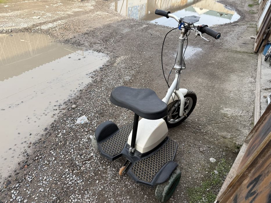 * трех колесный электро скутер очень удобный