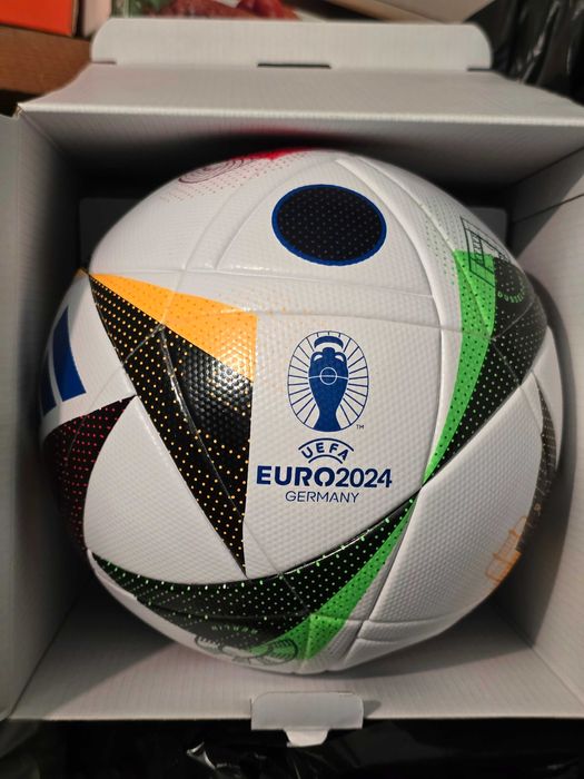 Promo футболни топки и вратарски ръкавици Adidas