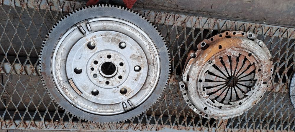 Демпферен маховик със съединител за Пежо Ситроен 1.6хди 110кс