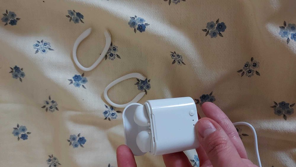 Оригинални Apple EarPods с кабел + кутия – нови/почти нови + 1 втора употреба(без кабел за зареждане)
