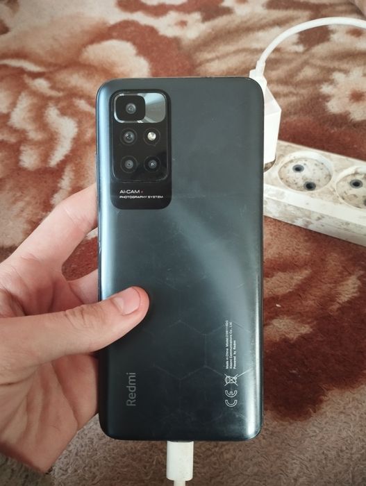 Продам редми нот 10 64 гб и самсунг а52 256 Гб за 35000