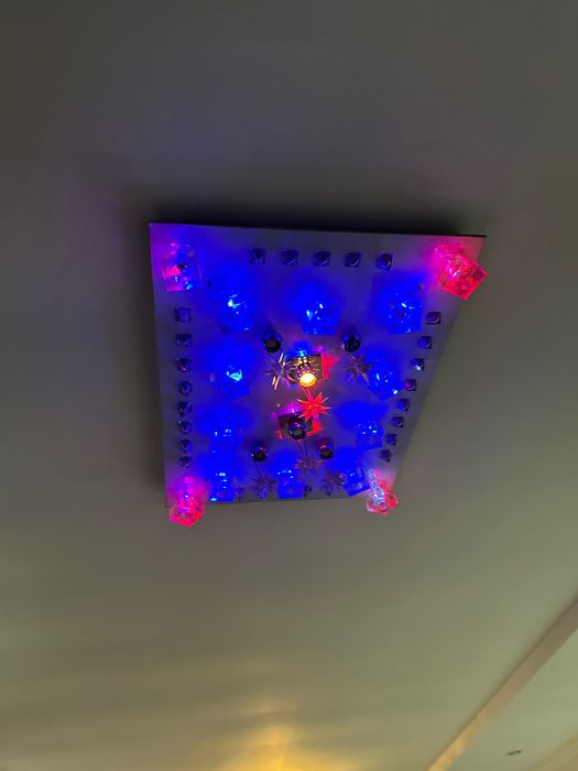 Люстра большая продам !