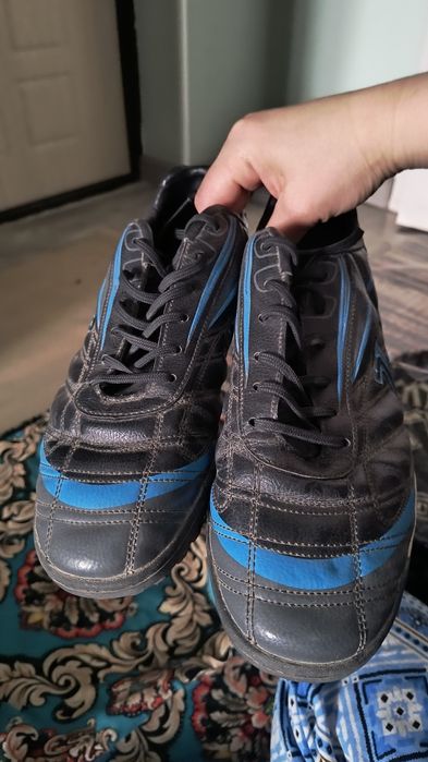 Кроссовки и тапочки