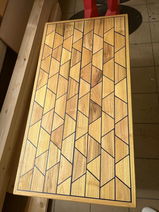 Masa din rășină epoxidica și lemn de salcâm