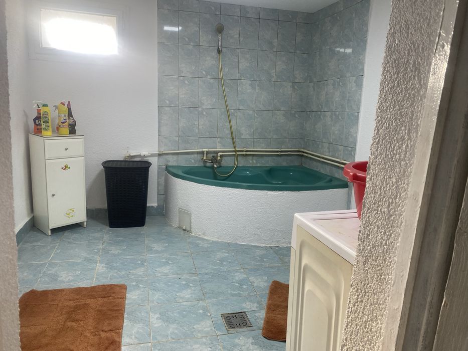 Ofer spre inchiriere casa in Ineu