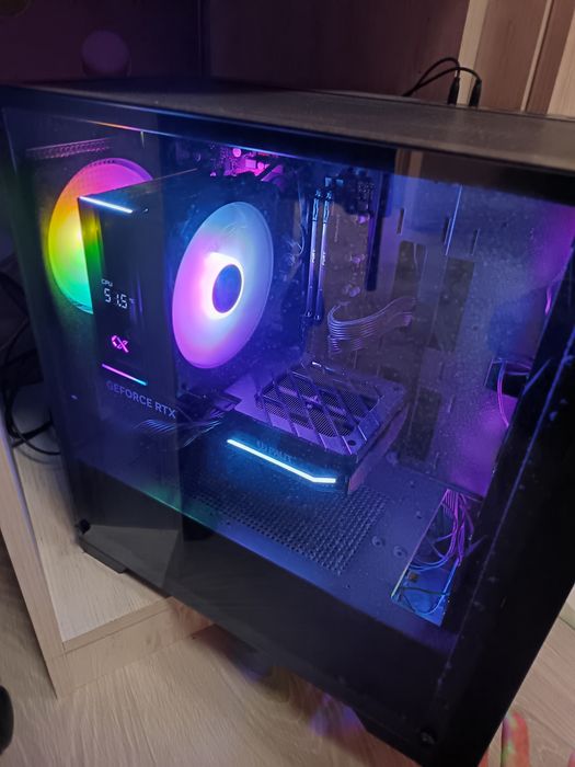 Ryzen5700x работи отлично