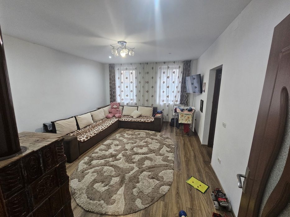 Vând casă cu 3 camere,comuna Vistea De Jos