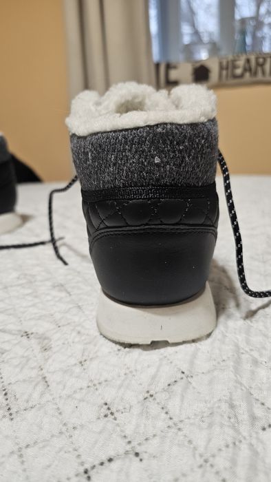 Нови Reebok Classic Leather Mid Winterized 37.5