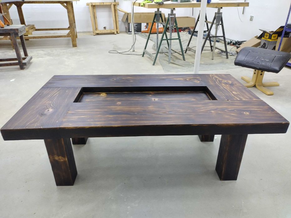 Бутикова холна маса от дърво