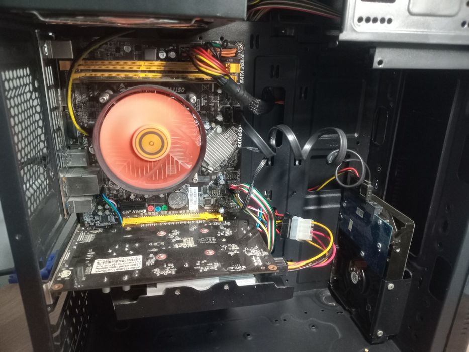 Gaming PC Core i3 4gen 8GB RAM GTX 650+Monitor Klaviatura mishka naush
