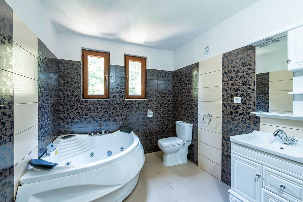 Продава се Хотел в с. Паничище, Област Кюстендил - 2250 кв.м за 1289 €/кв.м - Снимка #11