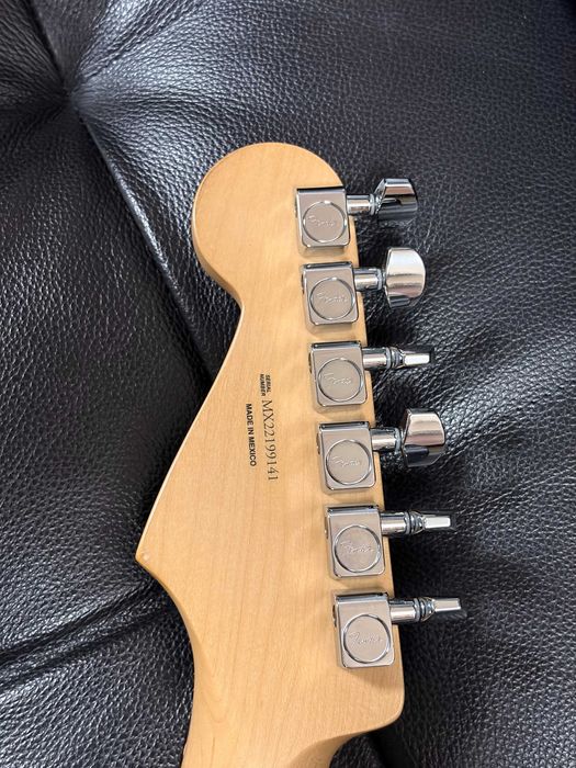 Электрогитара Fender Player Stratocaster HSS MIM, Mexico
