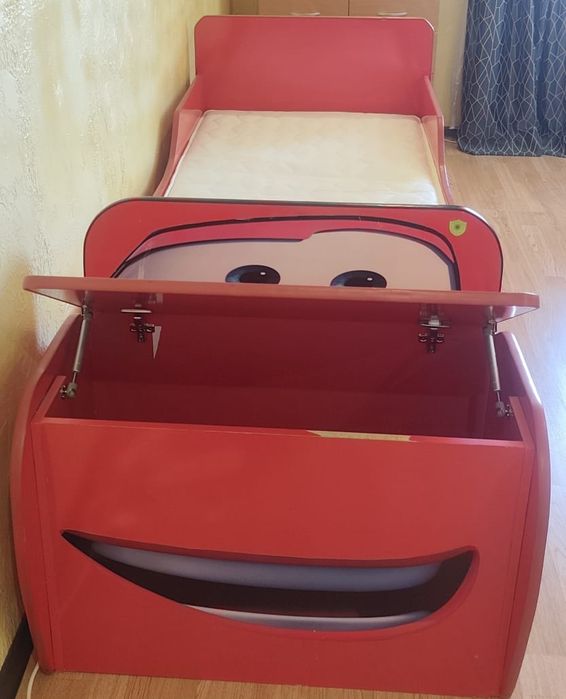 Продам кровать с матрасом