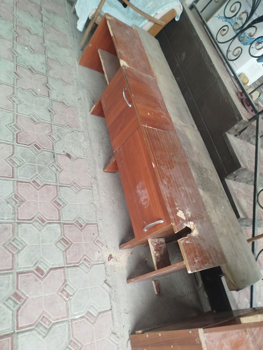 Отдам даром прихожей