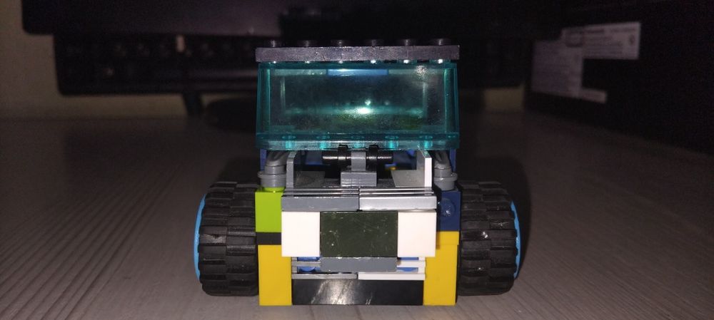 Машына мамодельное lego