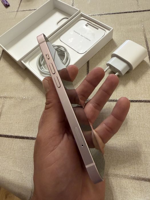 Продавам Iphone 13 128GB