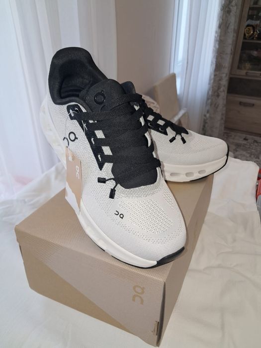 Продам кроссовки новые