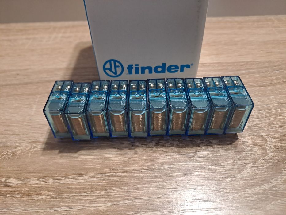 Set 10 bucăți releu Finder la 24VDC cu socluri și accesorii, NOI