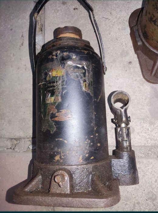 Домкраты рабочие почти новые