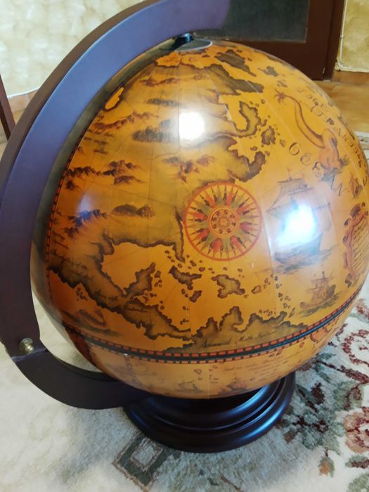 Бар-глобус уникален,нов.