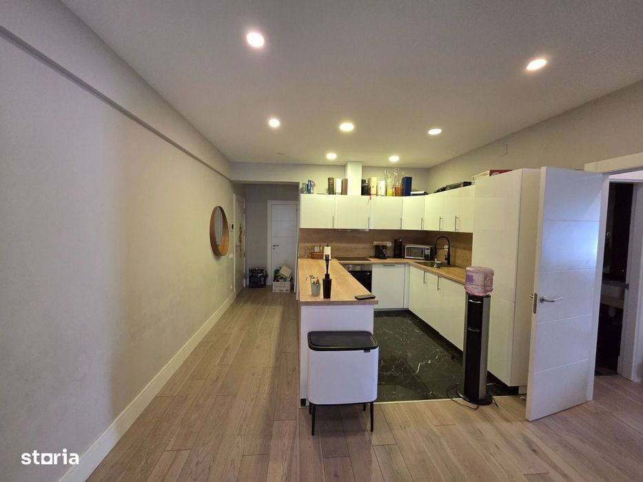 Apartament cu 4 camere si curte privata  de 139 mp