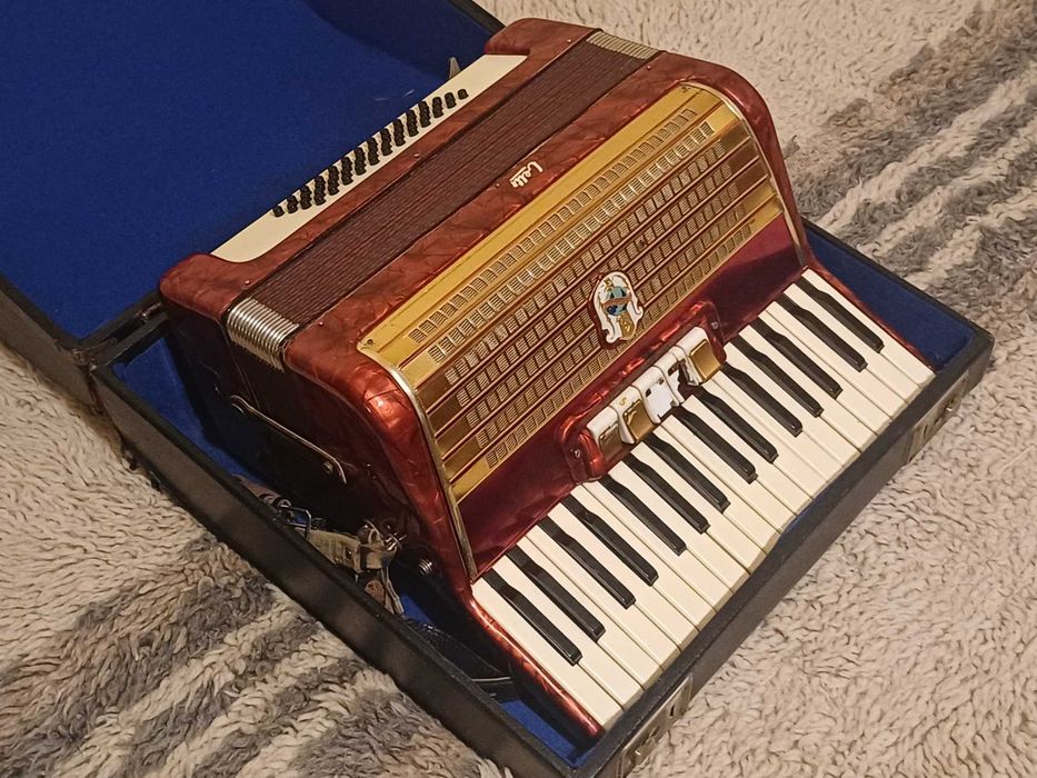 Акордеон Weltmeister 48 баса