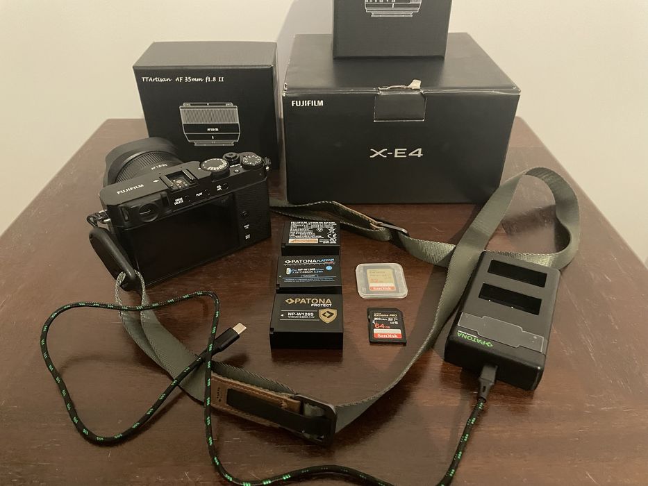 Fujifilm X-E4 с 2 обектива и аксесоари