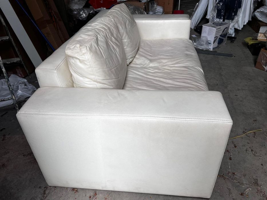 Двуместен кожен диван