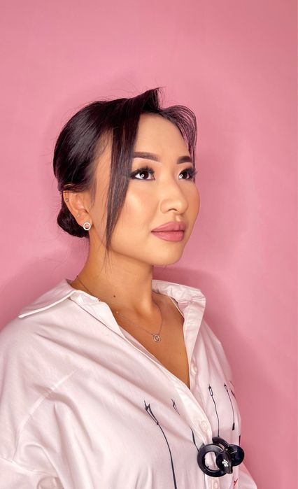 Прически и макияж