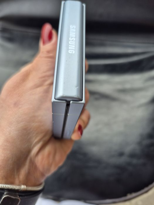 Samsung galaxy flip 6