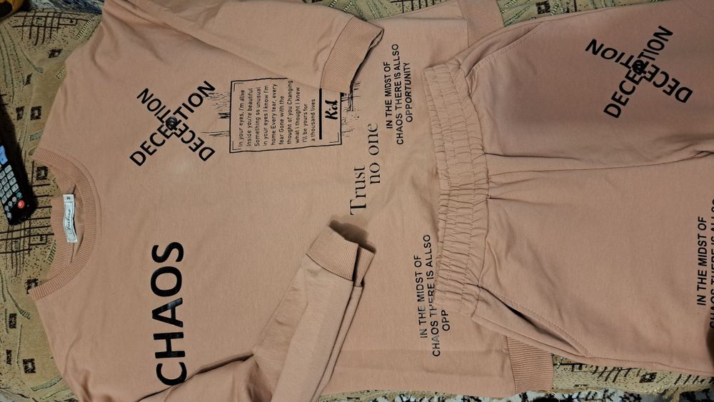 Продам костюм для девочки