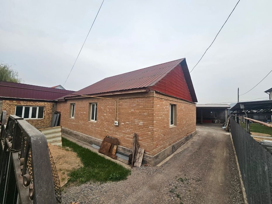 Дом с мебельным цехом