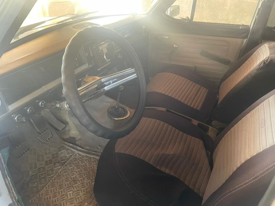 Волга машинаси бор